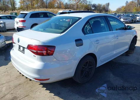 2017 Volkswagen Jetta 1.4T S z USA, uszkodzony, nr VIN 3VW2B7AJ7HM330470